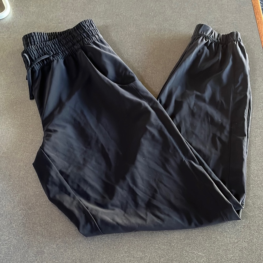 Lucy joggers size S